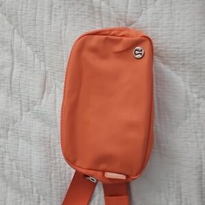 Lululemon Everywhere Belt Bag - Coral